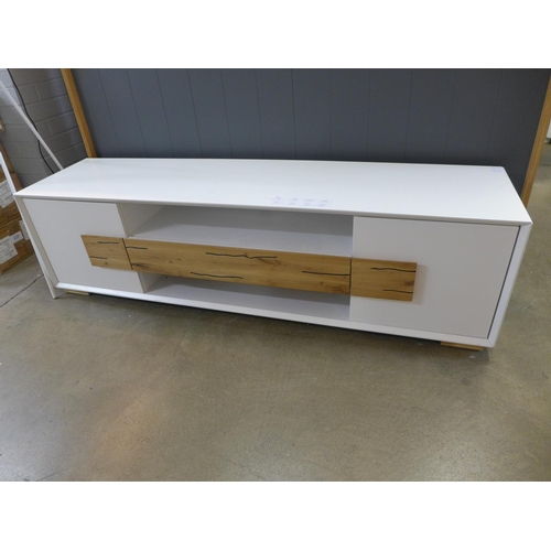 1520 - An Orion TV stand