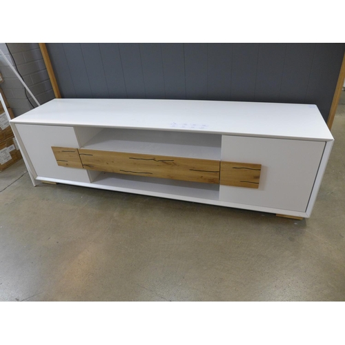 1521 - An Orion TV stand