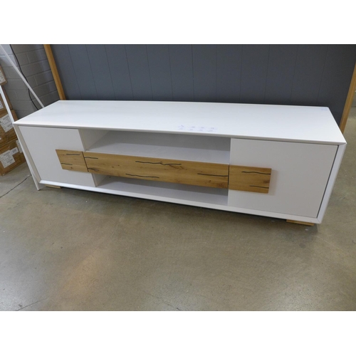 1522 - An Orion TV stand