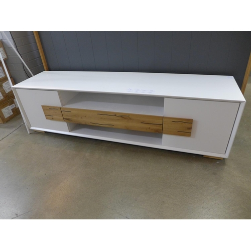 1523 - An Orion TV stand