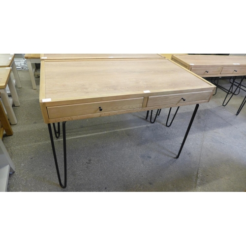 1600 - A Logan desk