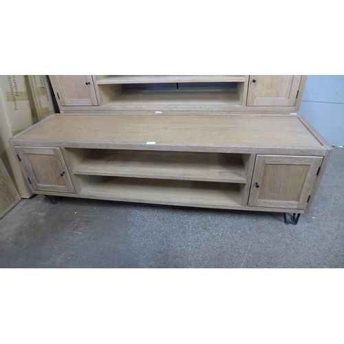 1722 - A Logan TV stand