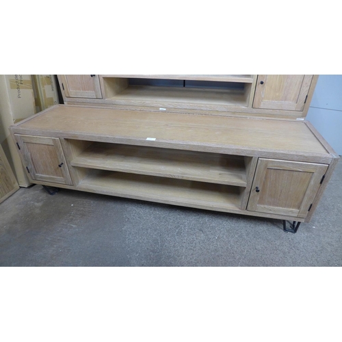 1723 - A Logan TV stand