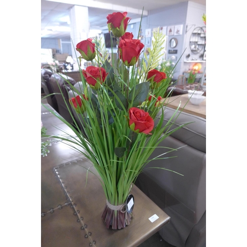 1411 - A 70cm sheaf of red roses   (2605010)