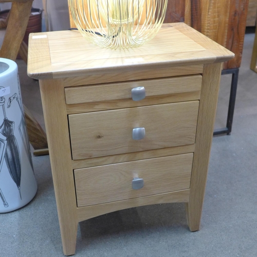 1480 - A Malvern Shaker oak bedside table (EV21-87) * this lot is subject to VAT