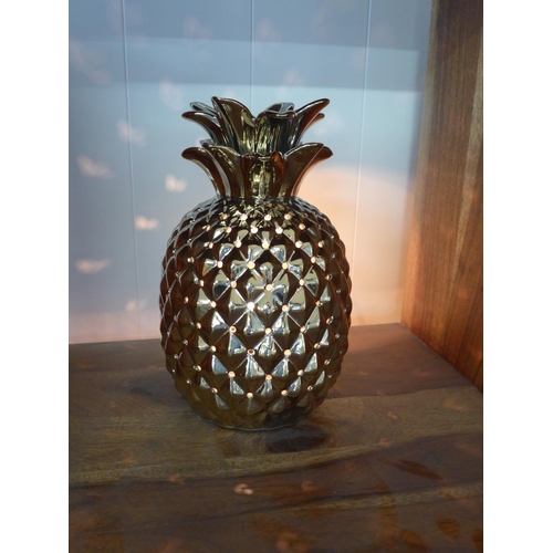 1497 - A metallic gold pierced ceramic pineapple table lamp (30-63317)   #