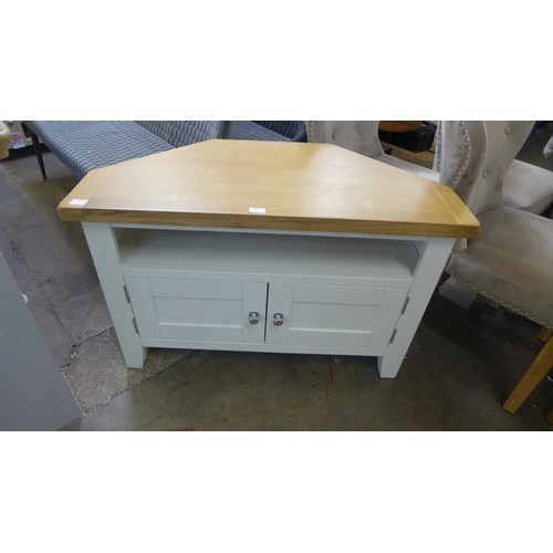 1674 - A Suffolk white painted oak corner TV unit (TT-CTV-W) * this lot is subject to VAT