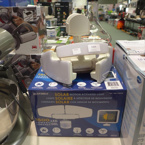 3304 - 1500 Lumen Solar Light    * This Lot Is Subject To Vat (Ajs6-159)