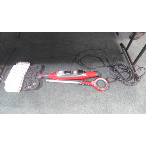 3335 - Shark Steam Mop, RRP £109.99 + VAT           * This Lot Is Subject To Vat (Ajs6-121)