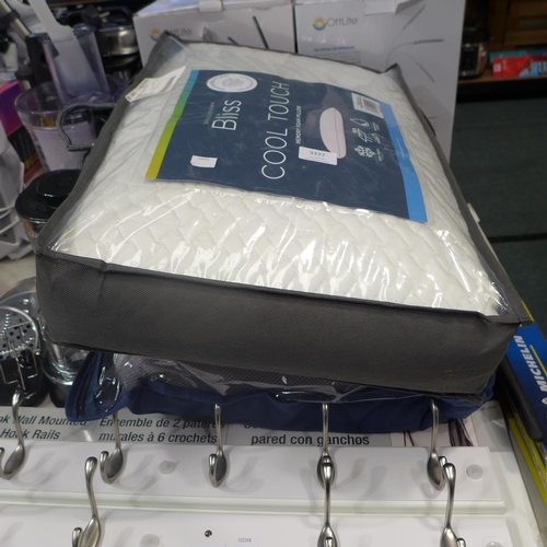3337 - Dormeo Octasense Pillow & Bliss Cool Touch pillow   * This Lot Is Subject To Vat (Ajs6-58)