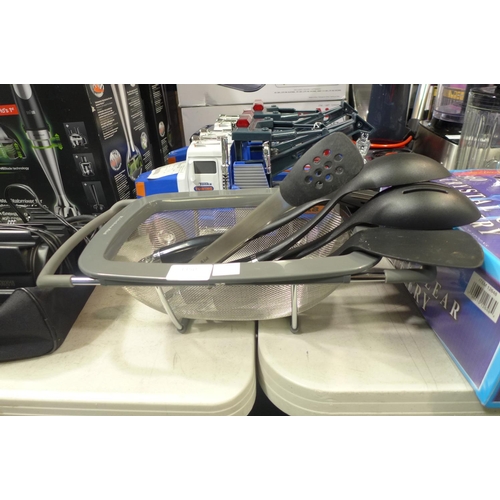 3350 - Kitchenaid Tool Set (5Pc), Kitchenaid Expandable Colander   * This Lot Is Subject To Vat (Ajs6-80, 1... 