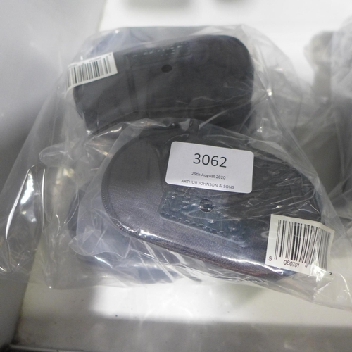 3062 - Five Lemuro small two lens carry cases