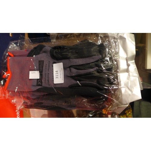 3114 - Eight pairs of Contour gloves, size 9  *This lot is subject to VAT