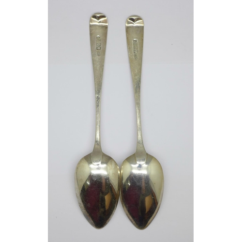 877 - A pair of George III Scottish silver spoons, Edinburgh 1812, 130g