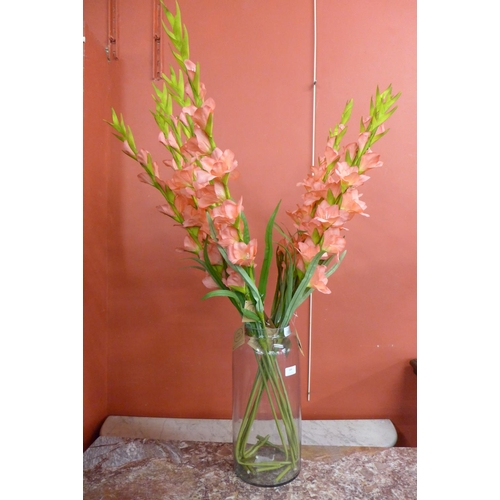 1413 - A glass vase with Gladioli (18904/1957541)    #