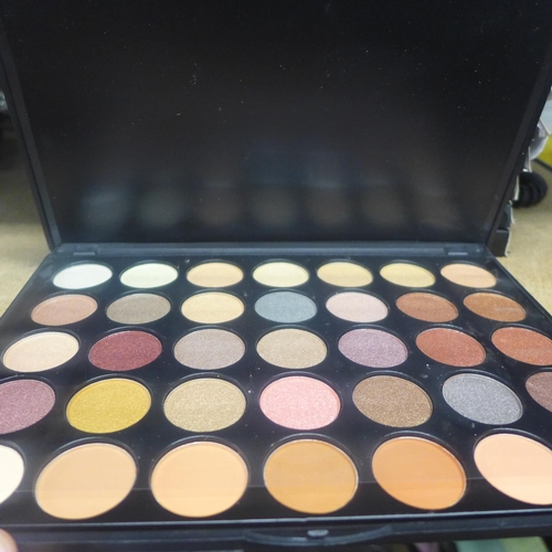 2143 - 10 Morphe eye shadow palettes