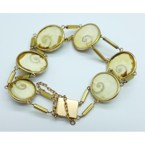 1007 - A 9ct gold and cat's eye shell bracelet, total weight 21.2g