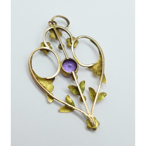 1010 - A 9ct gold Art Nouveau pendant, 1.8g