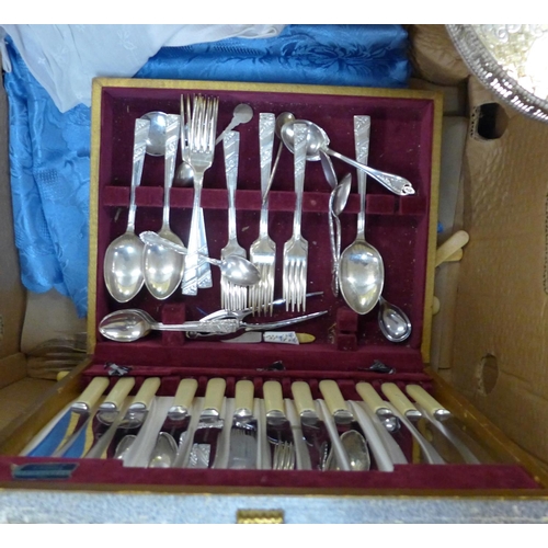 1186 - Three boxes of silver plate, tea service, trays, vegetable dishes and covers, jugs, cutlery, etc. **... 