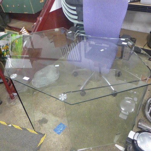 2209 - Glass desk