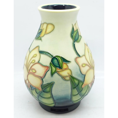 645 - A Moorcroft vase, 13.5cm, dated 1999, first quality