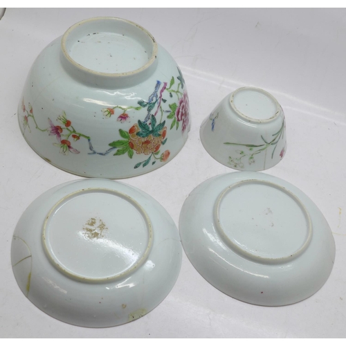 663 - A pair of Chinese porcelain dishes, a tea bowl and sugar basin, a/f