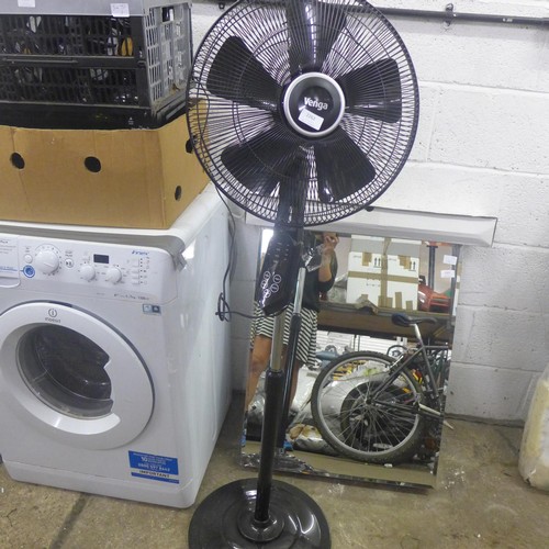 2262 - Venga pedestal fan with remote - W