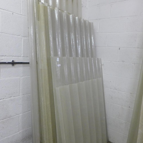 2268 - 14 Misc. fibreglass roofing sheets - various lengths