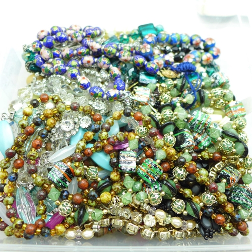 689 - Assorted bead necklaces and other necklaces, etc.