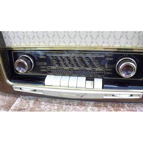 810 - A Grundig Magic Eye radio