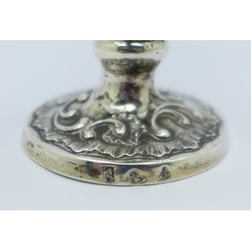 834 - A Victorian silver vase, with London import mark for 1890, also with continental marks, 127g, 11.5cm