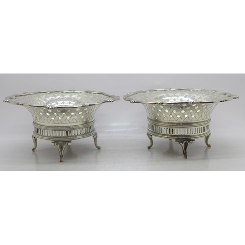 841 - A matched pair of silver bon bon dishes, both by Carrington & Co., London 1910 and 1918, total weigh... 