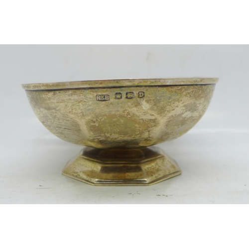 844 - A small silver bowl, 86g, 9cm