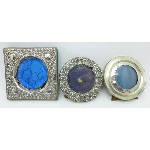 860 - Three small silver photograph frames, a/f