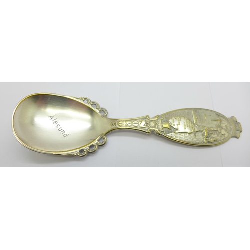 869 - A Norwegian spoon, marked Alesund, Norway T.K.40G, a/f