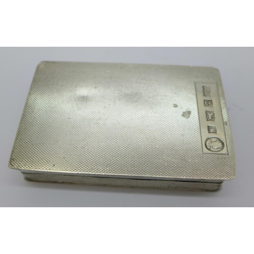 879 - A silver box, 100g, 84mm x 52mm