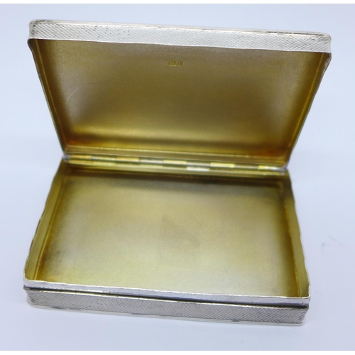 879 - A silver box, 100g, 84mm x 52mm