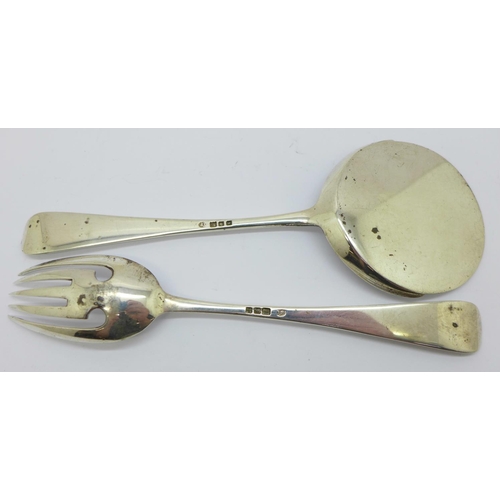 888 - A pair of silver salad servers, London 1924, 129g