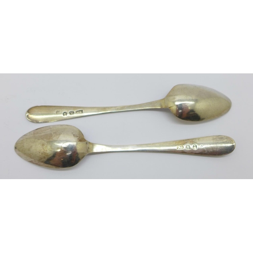 891 - A pair of Georgian bright cut silver spoons, 21.5g