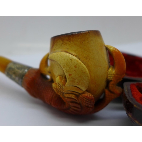 897 - A Meerschaum pipe, the silver mount hallmarked Birmingham 1901, in a fitted case marked Blackman, Le... 