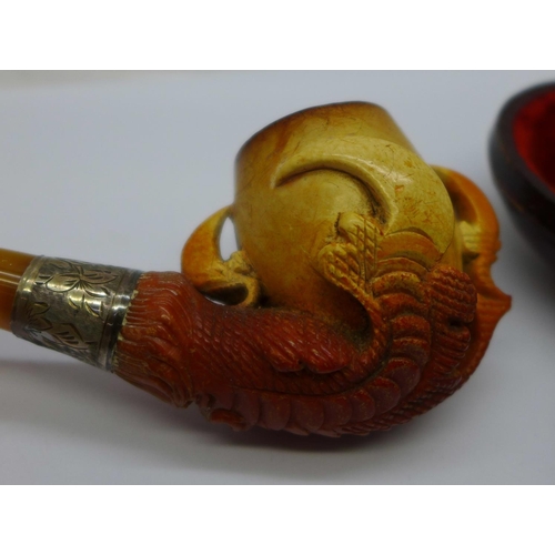 897 - A Meerschaum pipe, the silver mount hallmarked Birmingham 1901, in a fitted case marked Blackman, Le... 