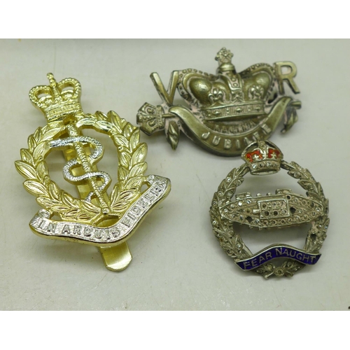 915 - A Christmas 1914 tin, a piece of shrapnel, bomb fuse, badges and a HMS Andromeda naval band