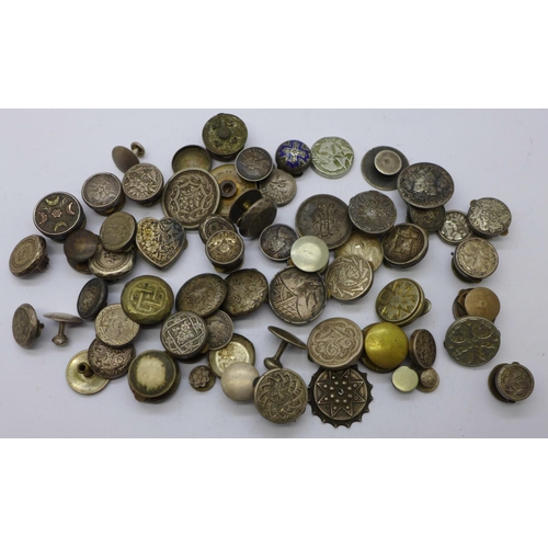 920 - A collection of mostly silver fronted vintage button studs