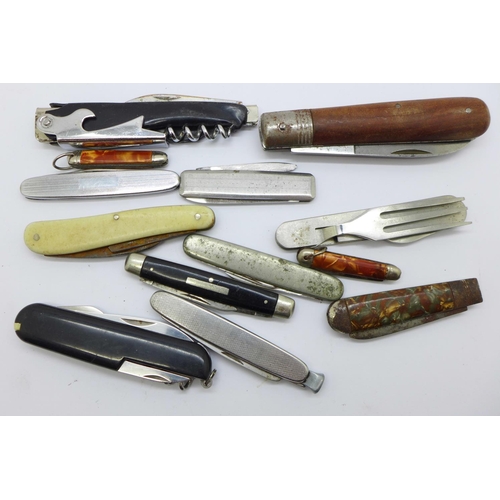 944 - A collection of penknives