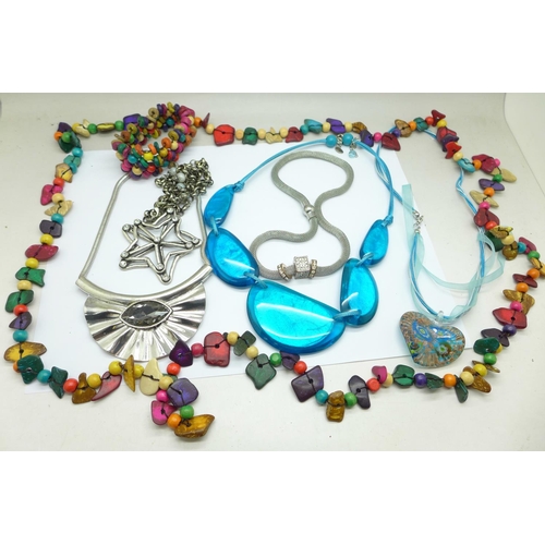 954 - Costume jewellery