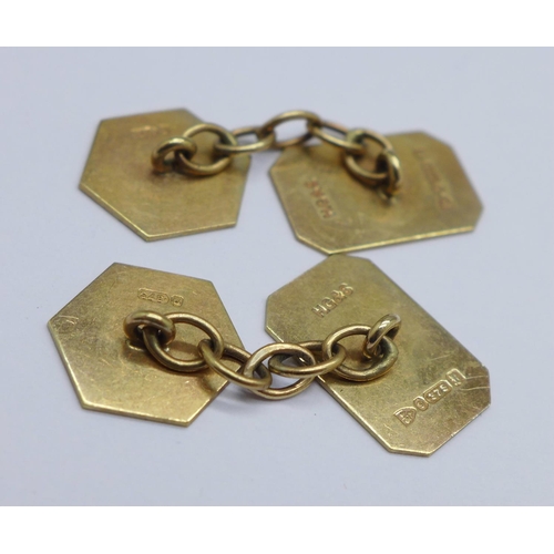 960 - A pair of 9ct gold cufflinks, 3.5g