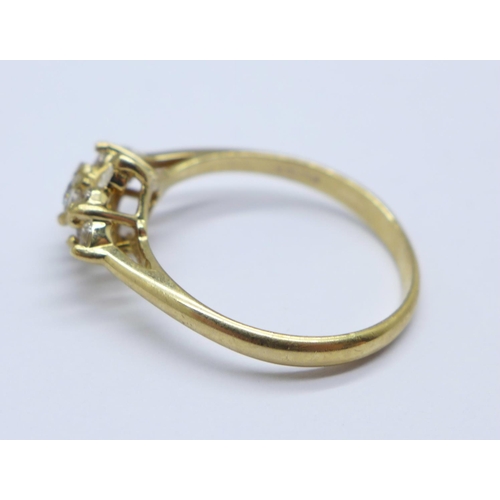 962 - A 9ct gold cluster ring, 2.3g, P, one stone replaced