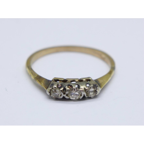 965 - A yellow metal three stone ring, 1.4g, K