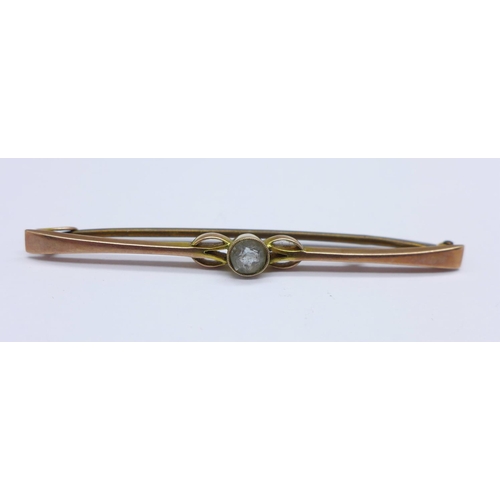 966 - A 9ct gold, blue stone brooch with metal pin, 2.7g