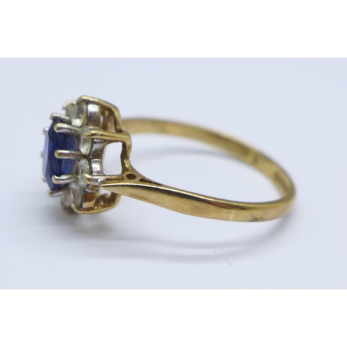 967 - A 9ct gold, blue and white stone cluster ring, 2.4g, R